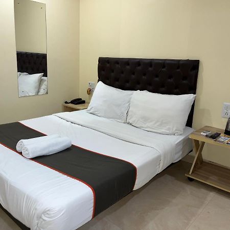 U Life Hotel มุมไบ ภายนอก รูปภาพ