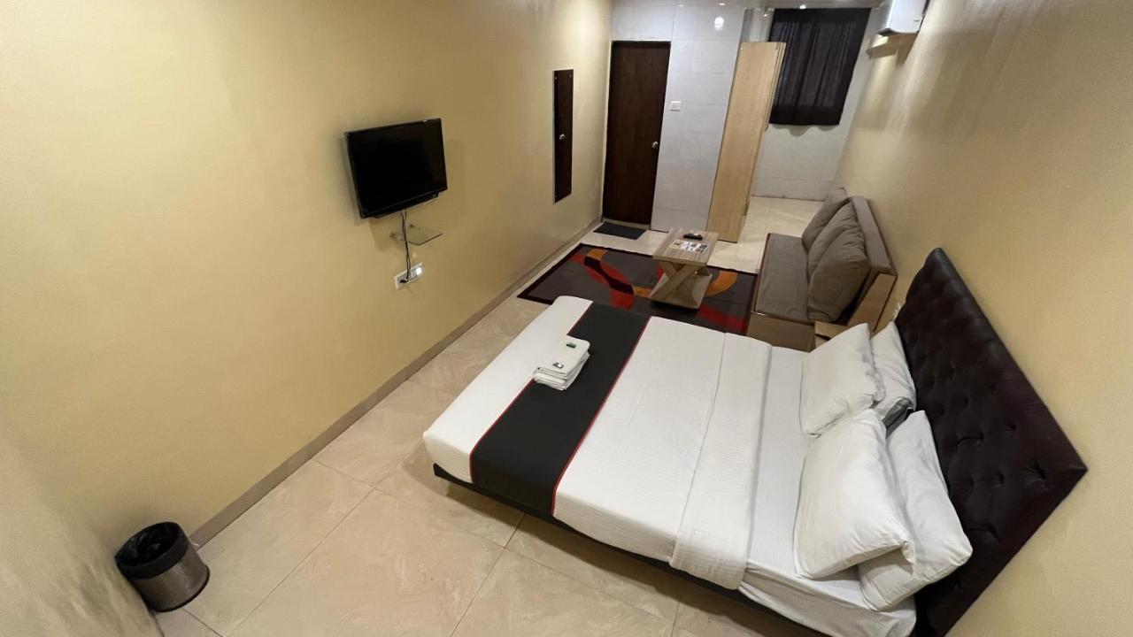 U Life Hotel มุมไบ ภายนอก รูปภาพ