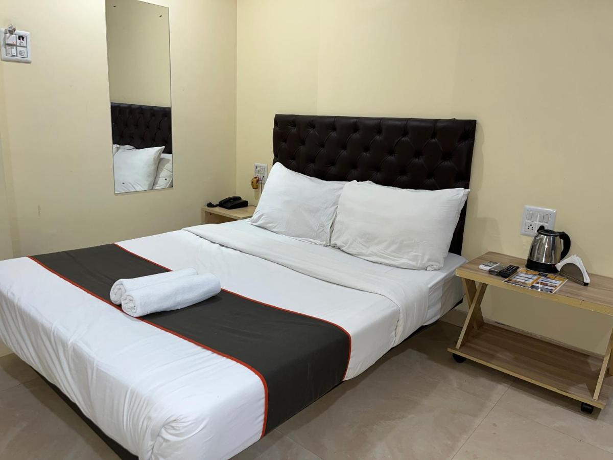 U Life Hotel มุมไบ ภายนอก รูปภาพ