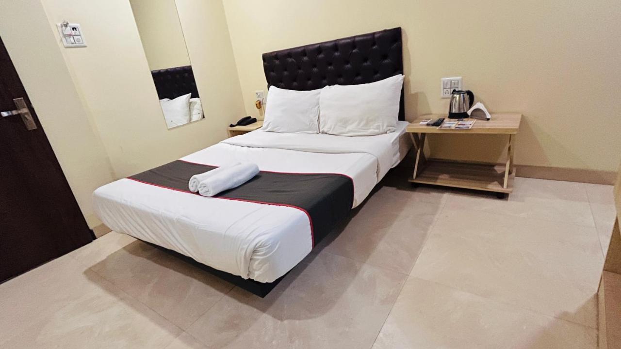 U Life Hotel มุมไบ ภายนอก รูปภาพ